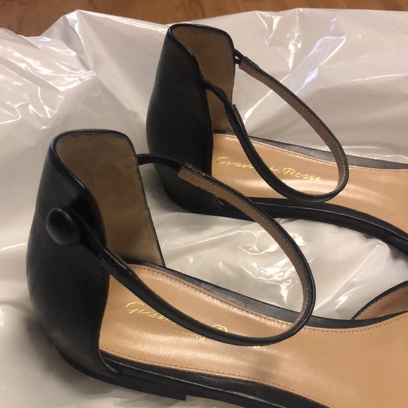 Gianvito Rossi
Leather d'Orsay Ankle-Strap Flat - Picture 4 of 7